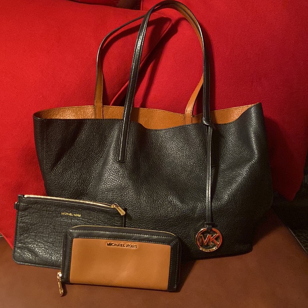 Black Michael Kors purse and wallet